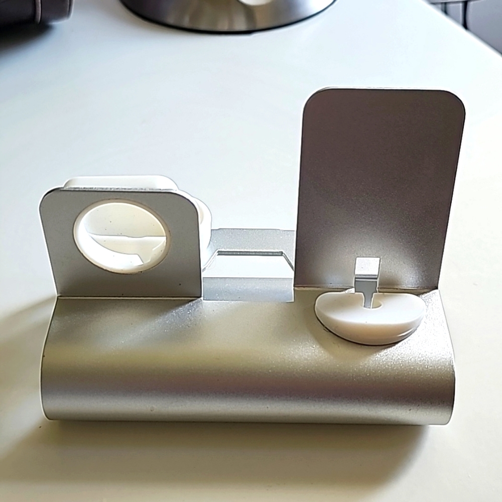 Adirondack 3 in 1 Desktop  Charging.